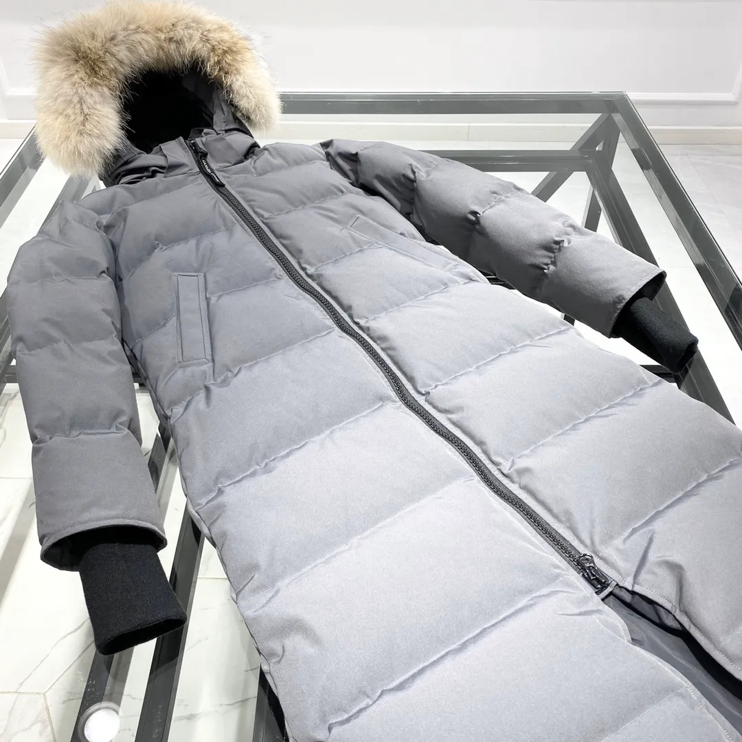 P860 Big Goose 22 Parka Parkas - Charcoal Gray Hanging Pattern Layout Display